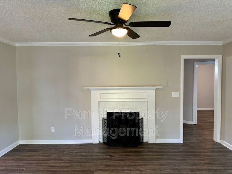 2411 E 39Th St – photo 4