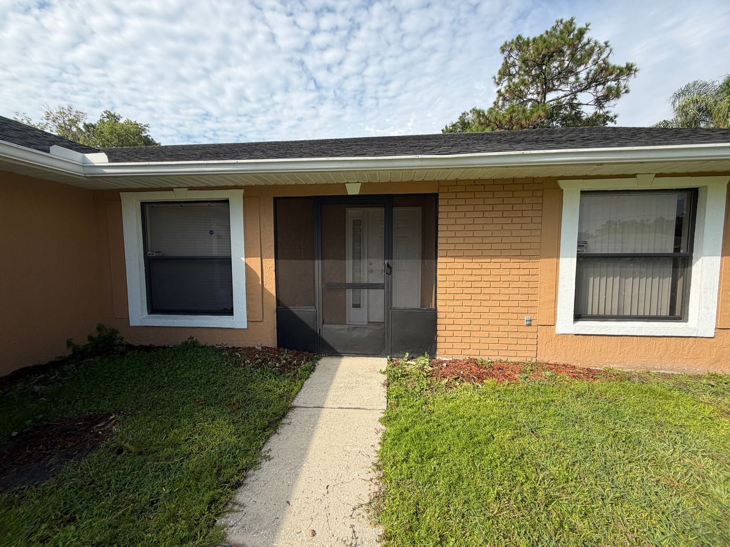 Peaceful Cul-de-Sac Living with a Spacious Backyard! – photo 2
