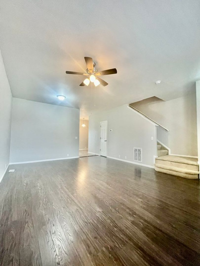 Beautiful 2 Bedroom Townhome with Mountain Views in The Bluffs at Springs Creek! – photo 5