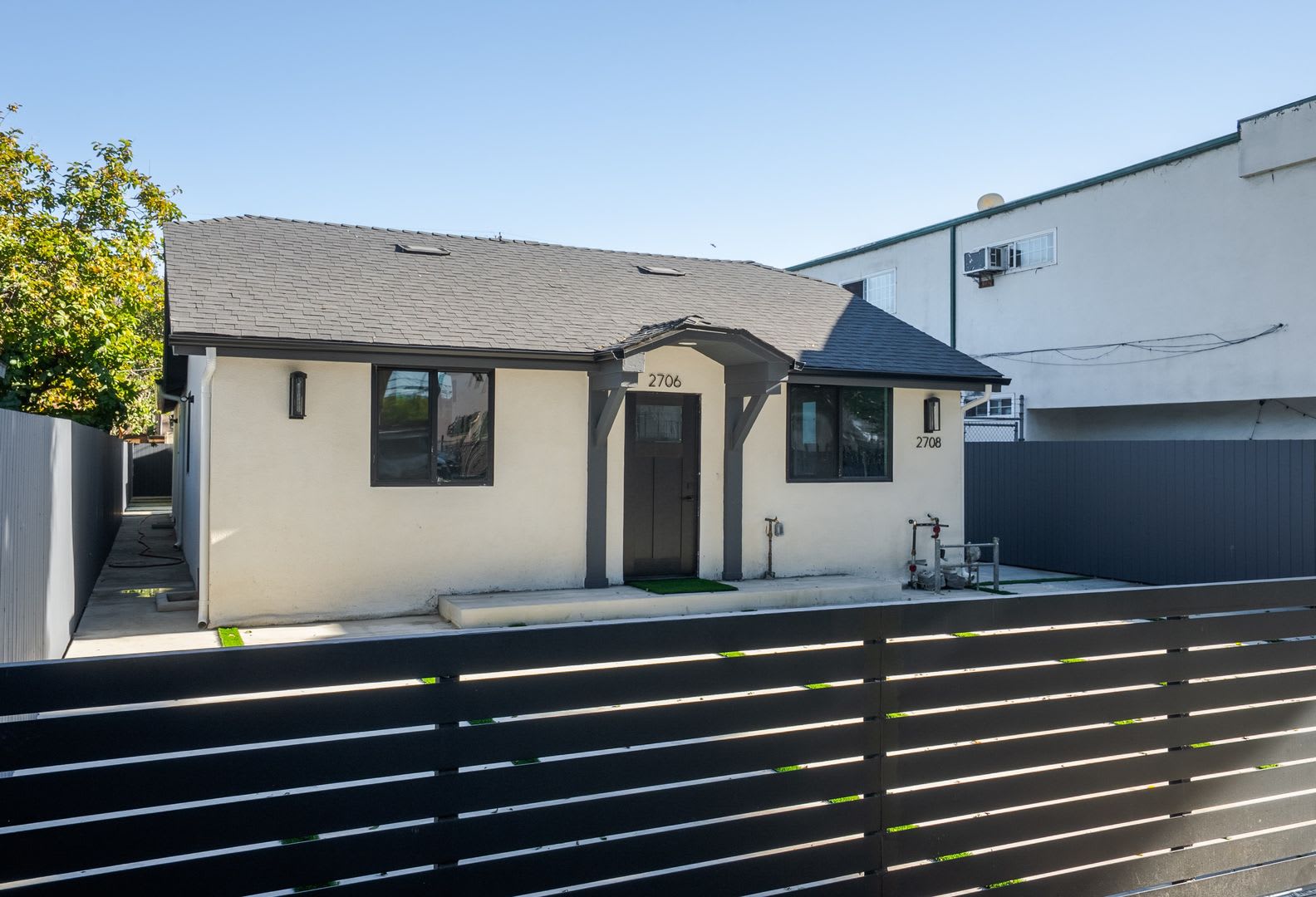 2706 Amp 2708 S Cochran Avenue Bi – photo 1