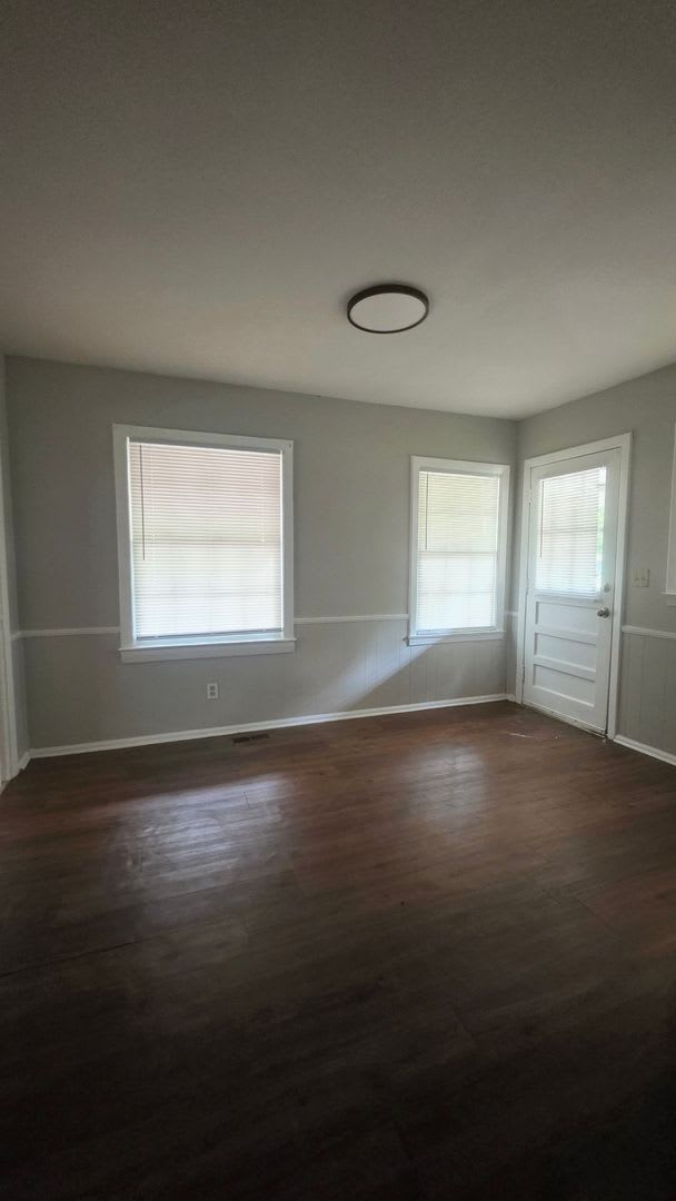 NICE BRICK HOME WITH FENCED YARD – photo 4