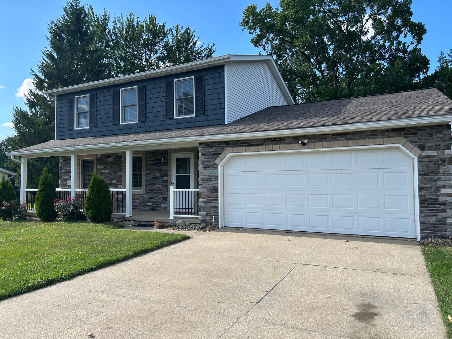 3 Bedroom Stone Facade Colonial with 2 Car Attached Garage in Strongsville – photo 2