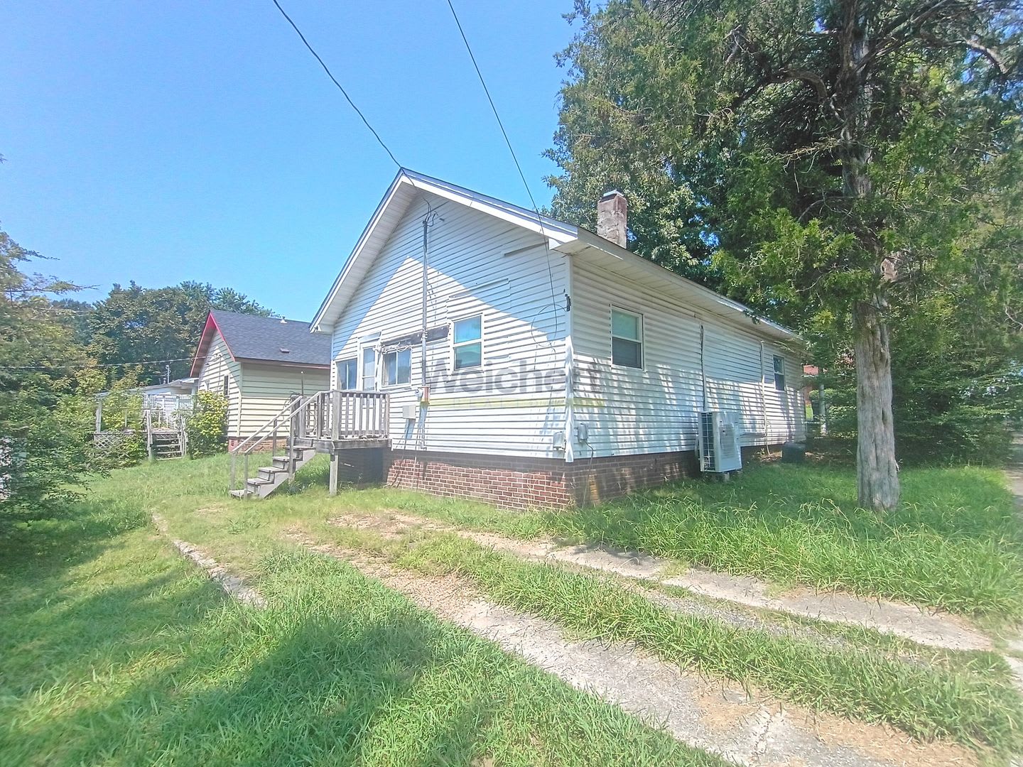 2bed/1bath house on a corner lot – photo 4
