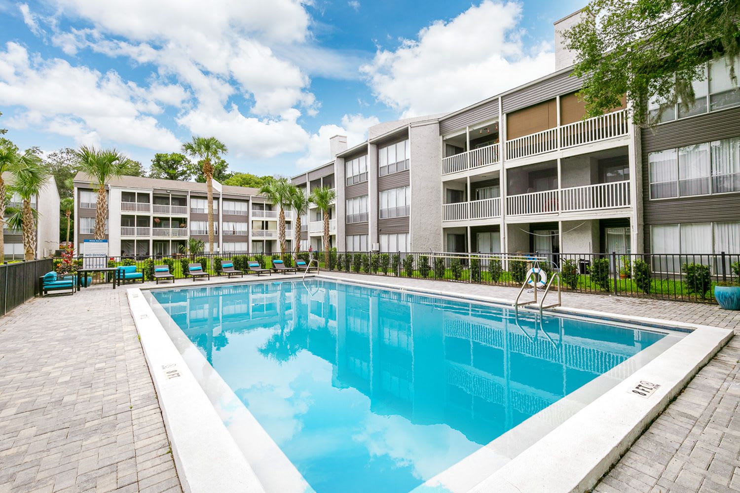Pier 5350 Apartments – photo 2