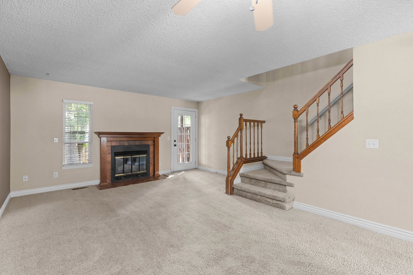 3 Bed 2 Bath Townhouse in Louisville Available July!! – photo 2