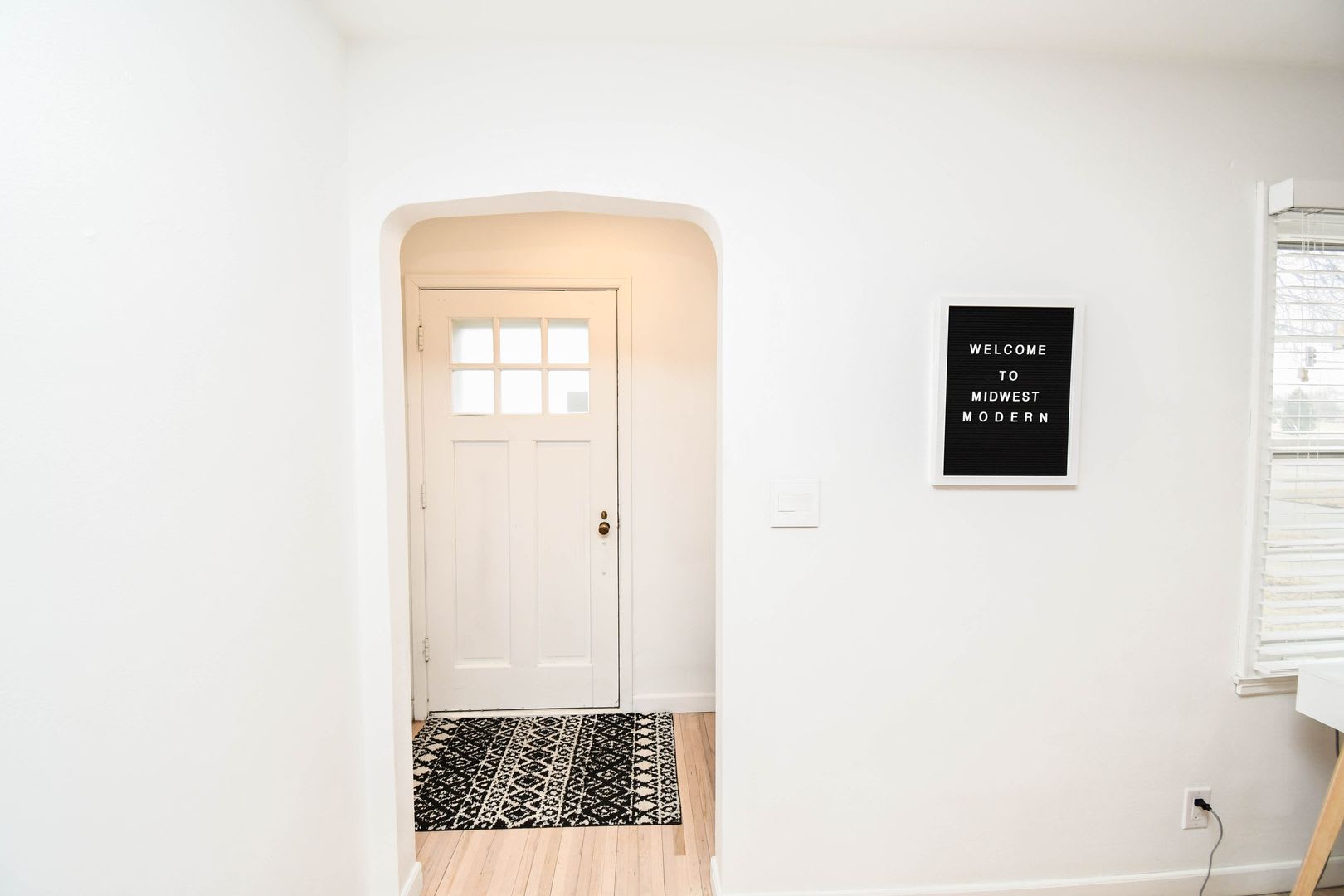 Stylish Furnished Duplex with Modern Finishes and Garage! Short-Term Available! – photo 3