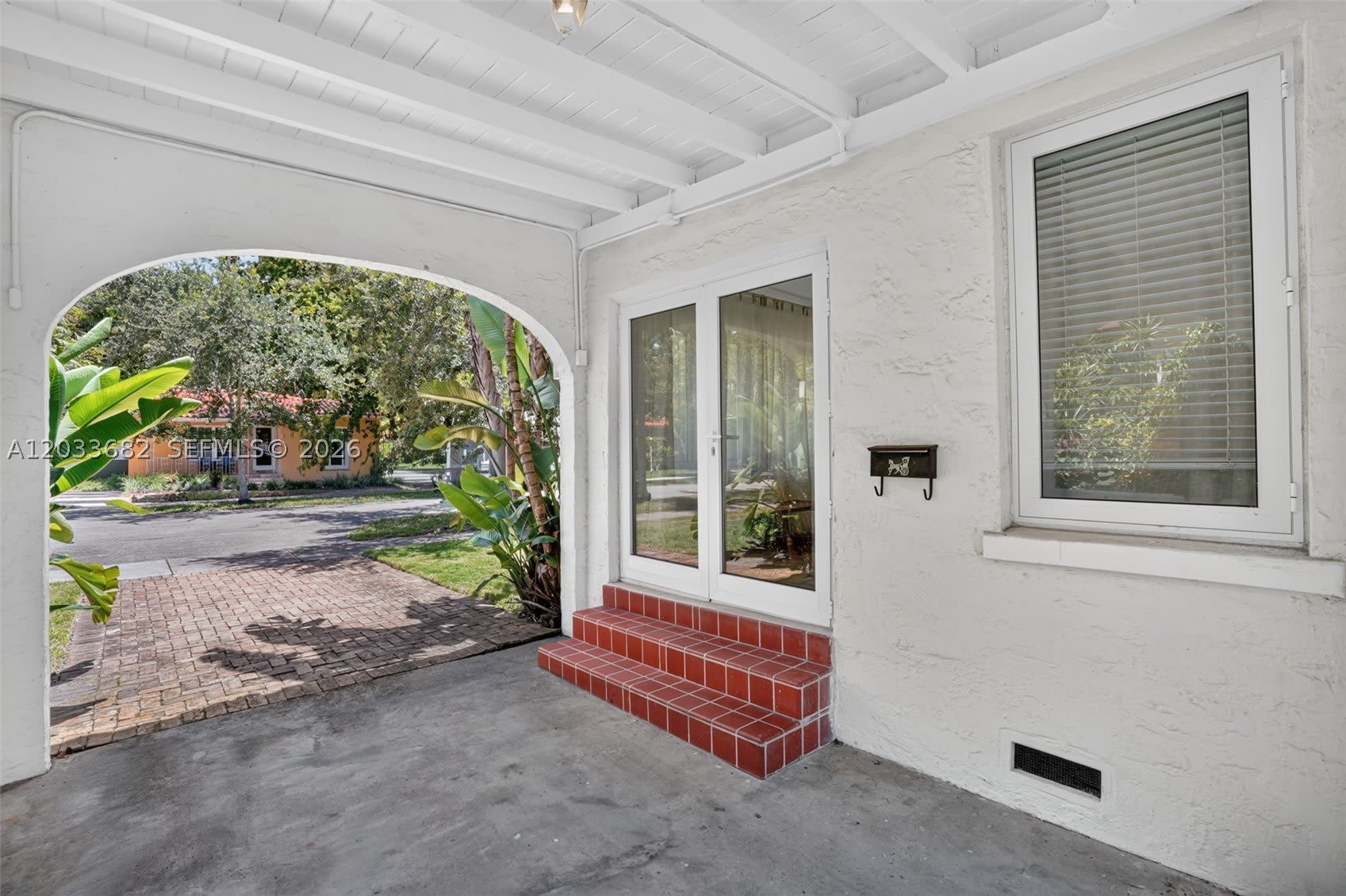 1212 Medina Ave – photo 4