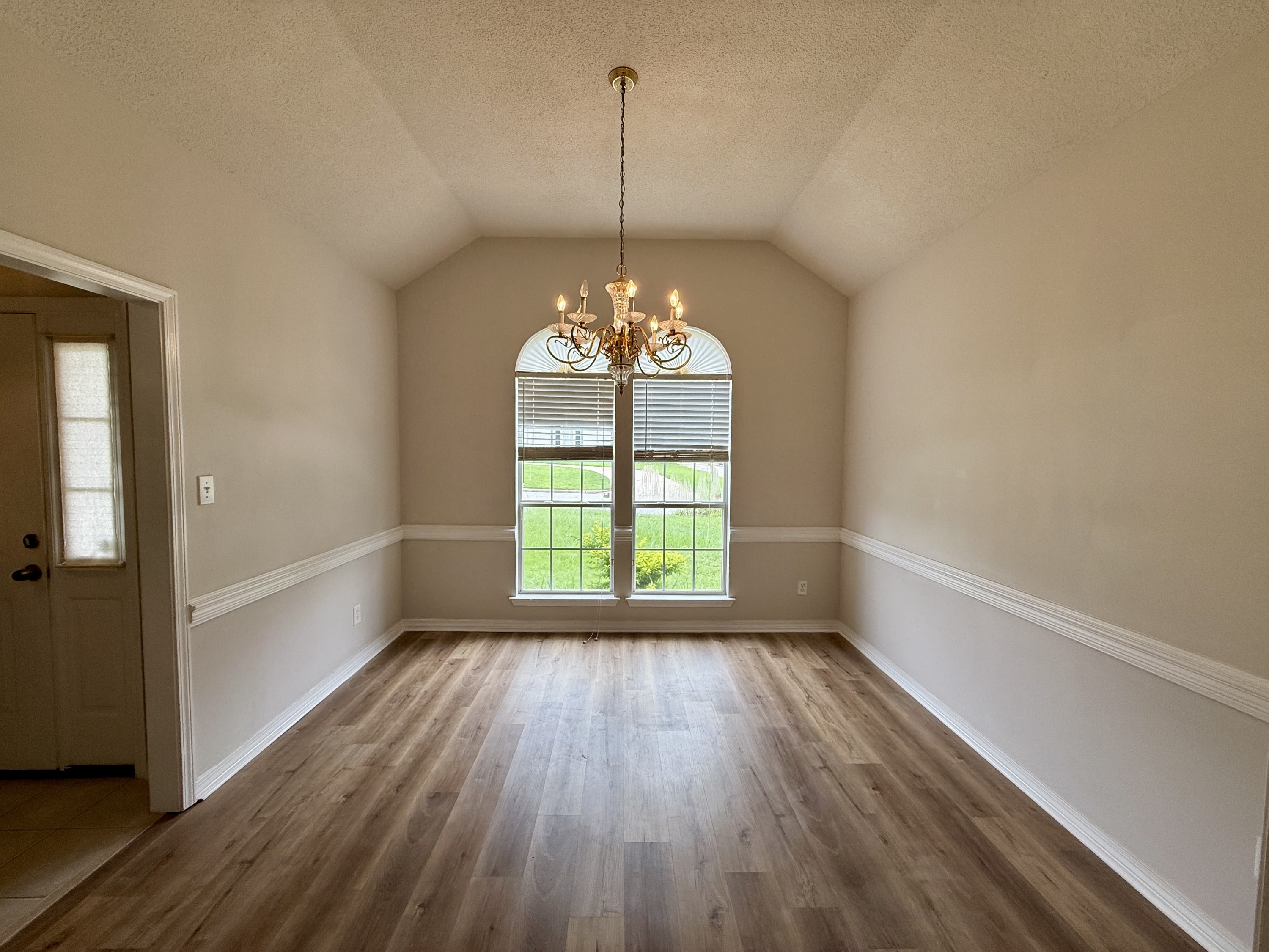 854 LOUISE AVE – photo 4