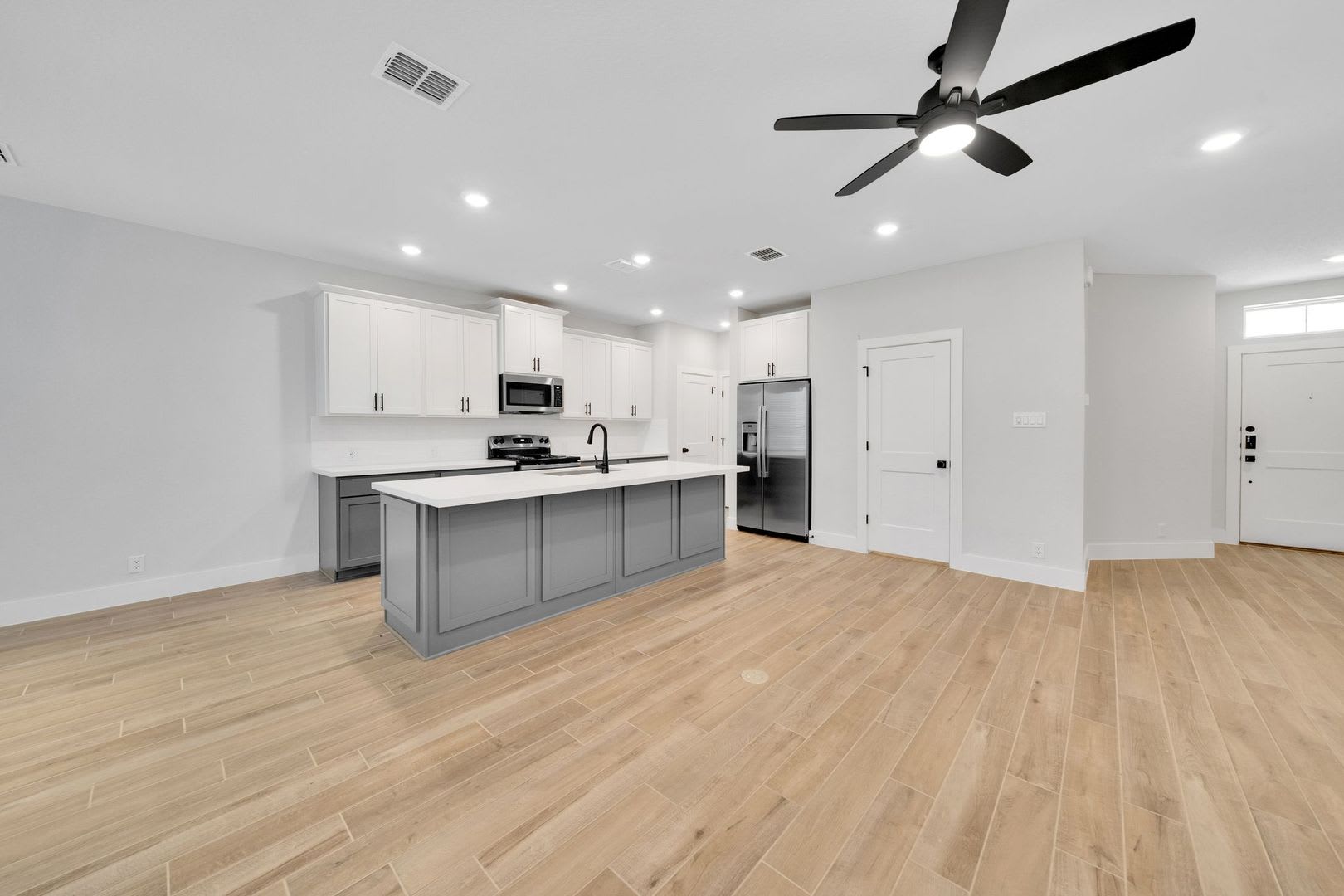 Beautiful 4 Bedroom Luxury Townhome!!! Tuscany Floorplan – photo 2