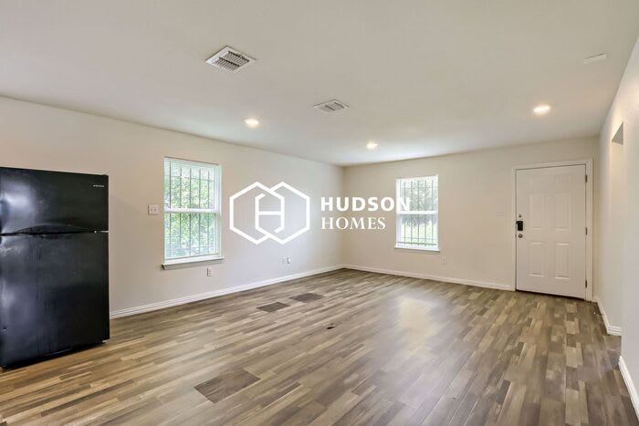 311 Ferris Avenue – photo 3
