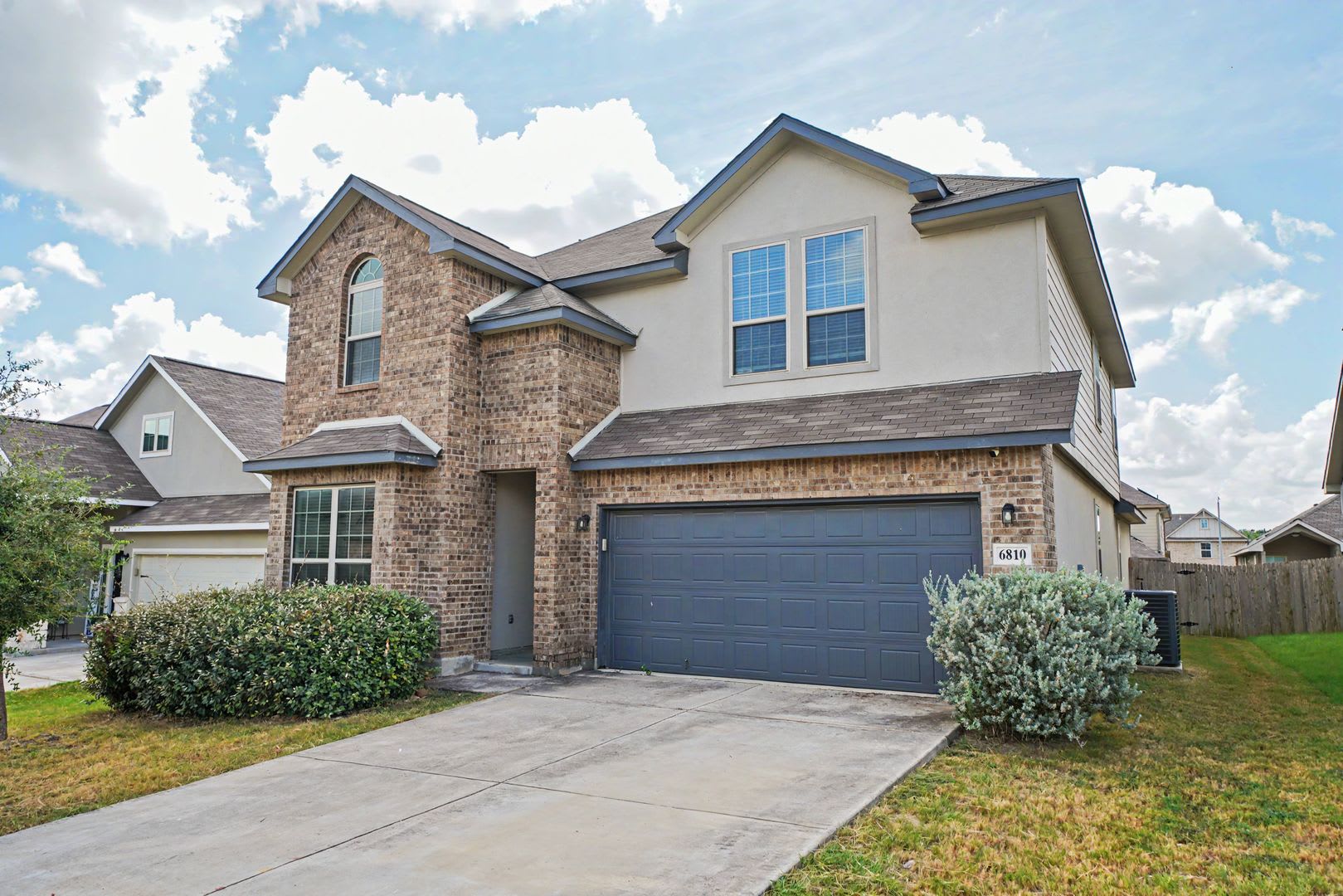 Spacious 5-Bedroom Home with Game Room and Solar Panels – photo 5