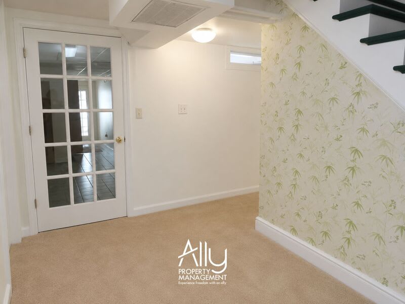1605 Cambridge Circle – photo 4