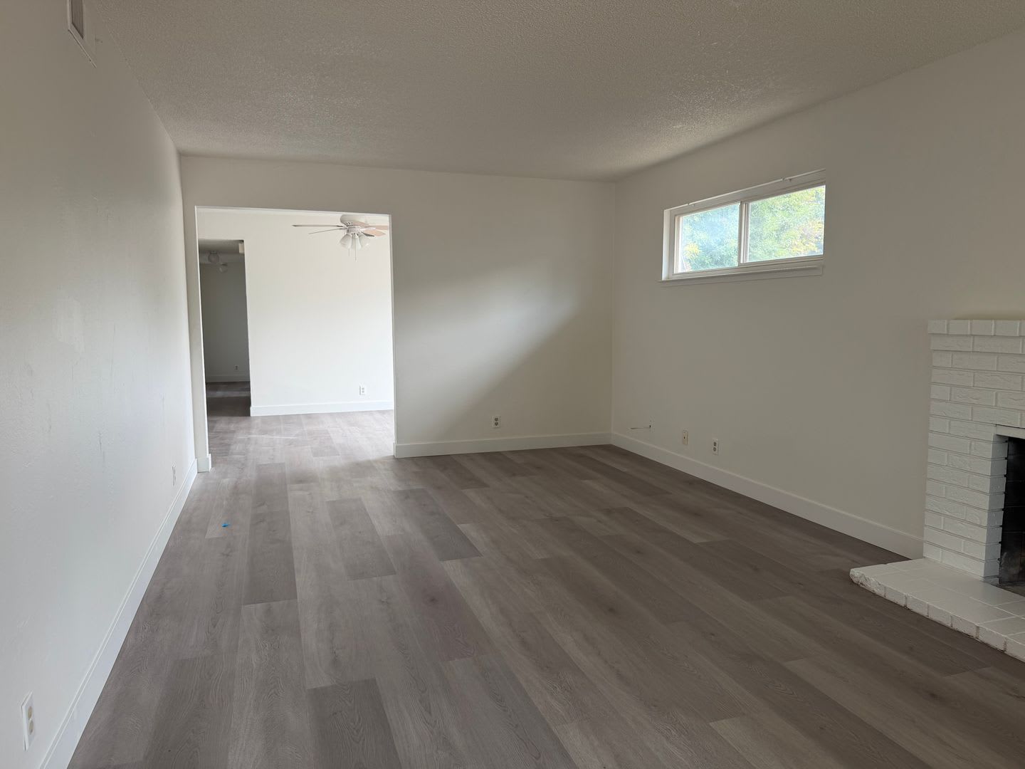 Recently Renovated 1050 soft. 3 Bedroom 2 Bathroom 1/2 Plex In Rancho Cordova For Rent – photo 2