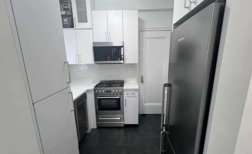 158 E 37th St – photo 3