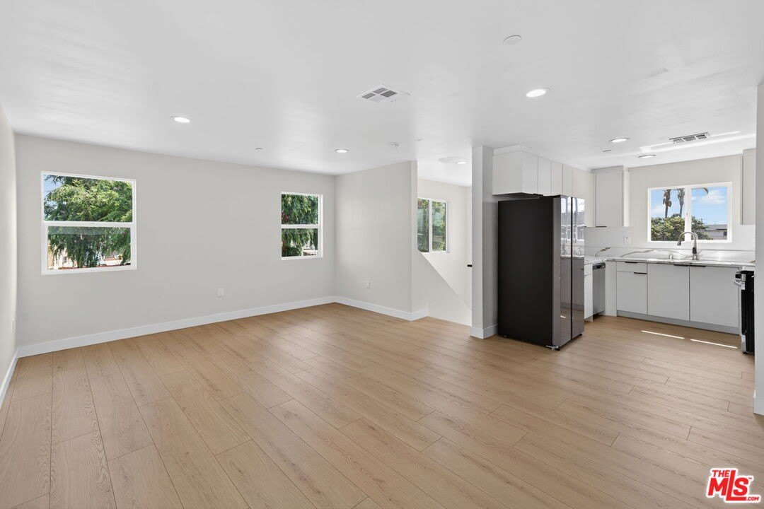 3436 Hunter St – photo 2
