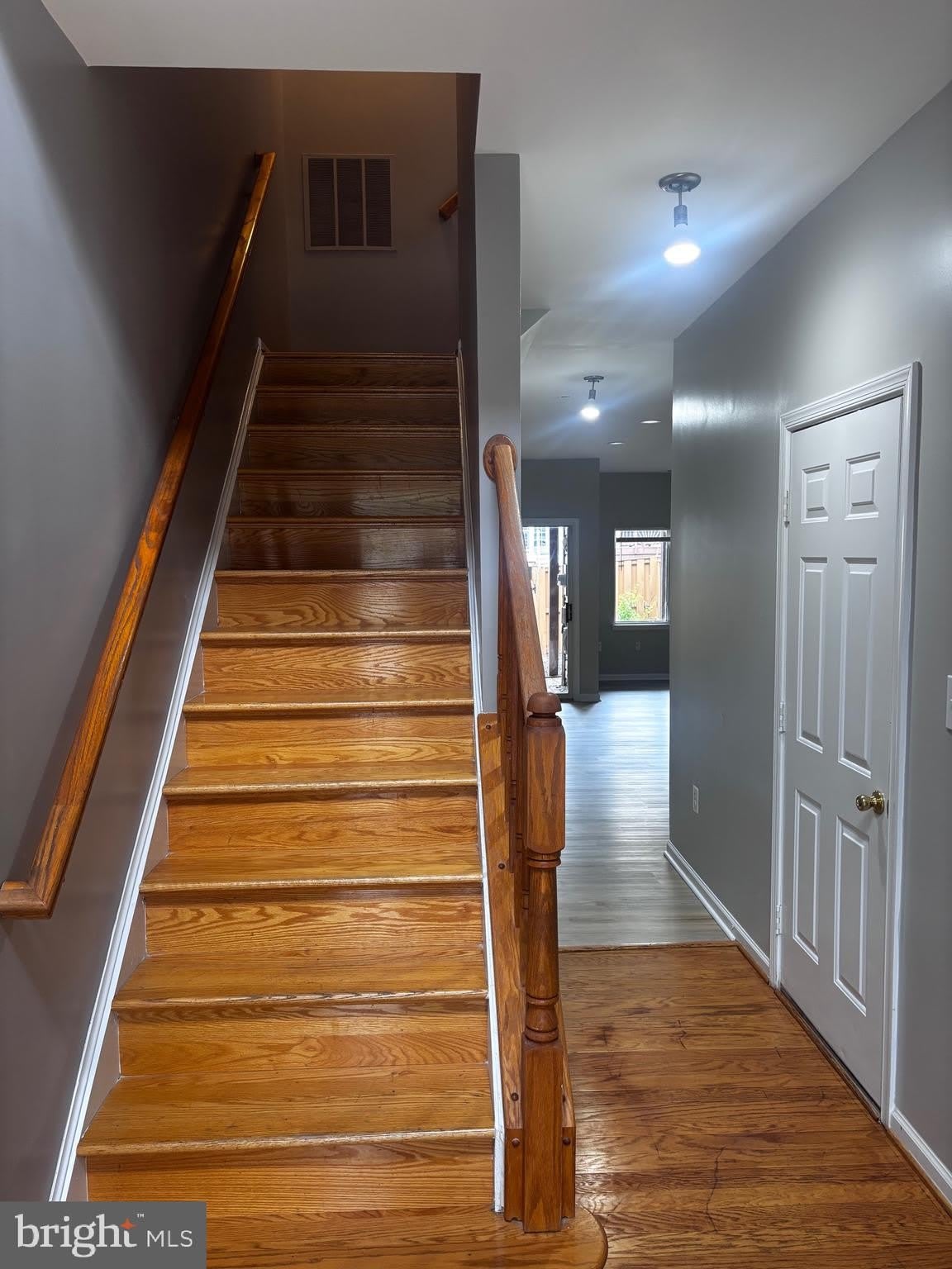 21779 BRONDESBURY PARK Terrace – photo 2