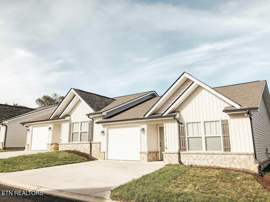 1300 Splendid Oak Way – photo 2