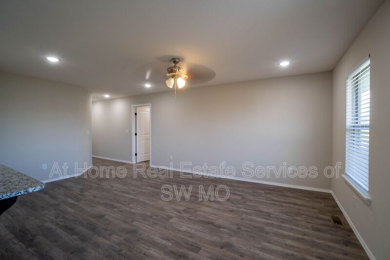 1802 S 15th Ave – photo 3