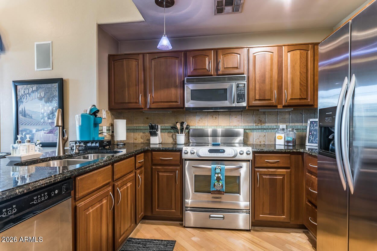 1664 E BRIDGEPORT Parkway – photo 2