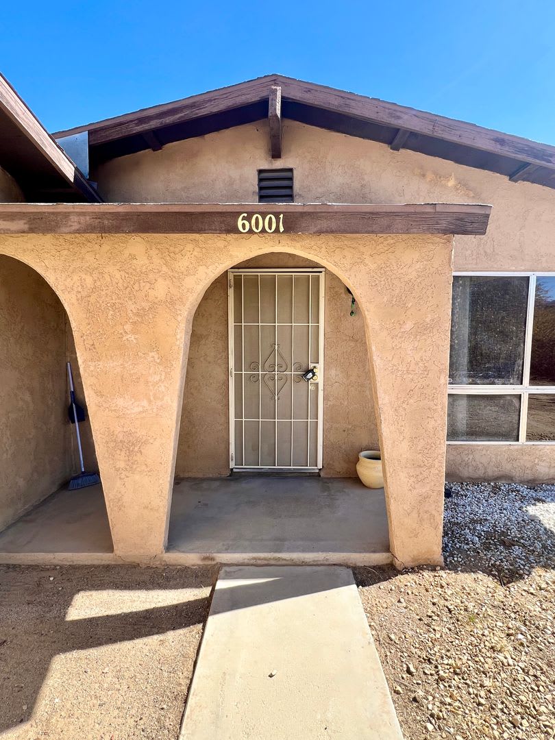Nice 3 Bedroom 2 Bath with Washer/Dryer – photo 1