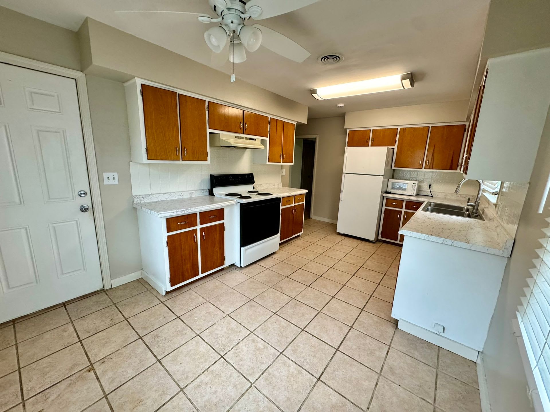 Ground-Floor 2BR/1BA in Midtown Omaha – photo 2