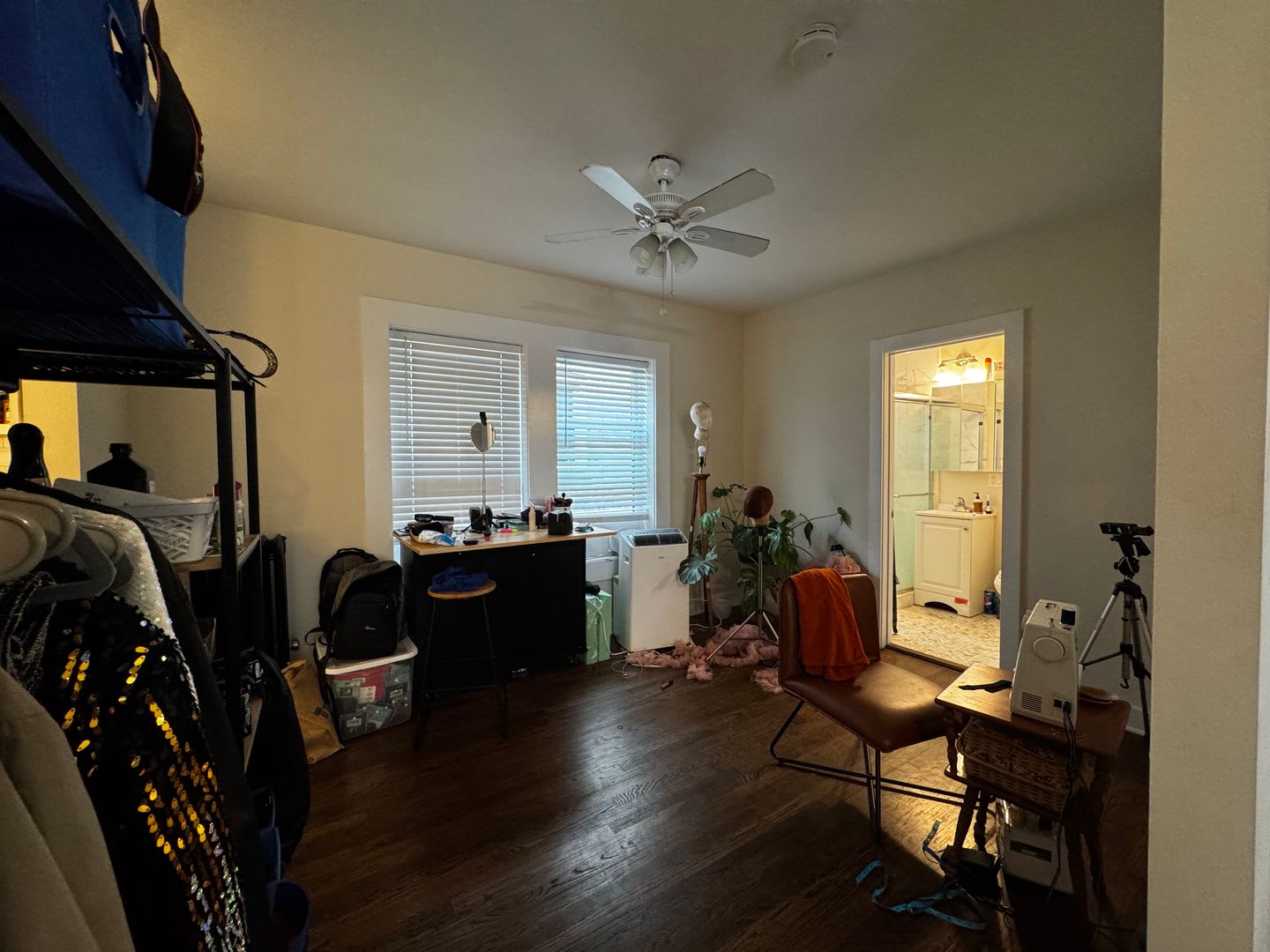 1381 W Greenleaf Ave – photo 2