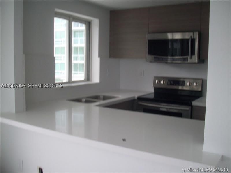 1402 Brickell Bay Dr – photo 3