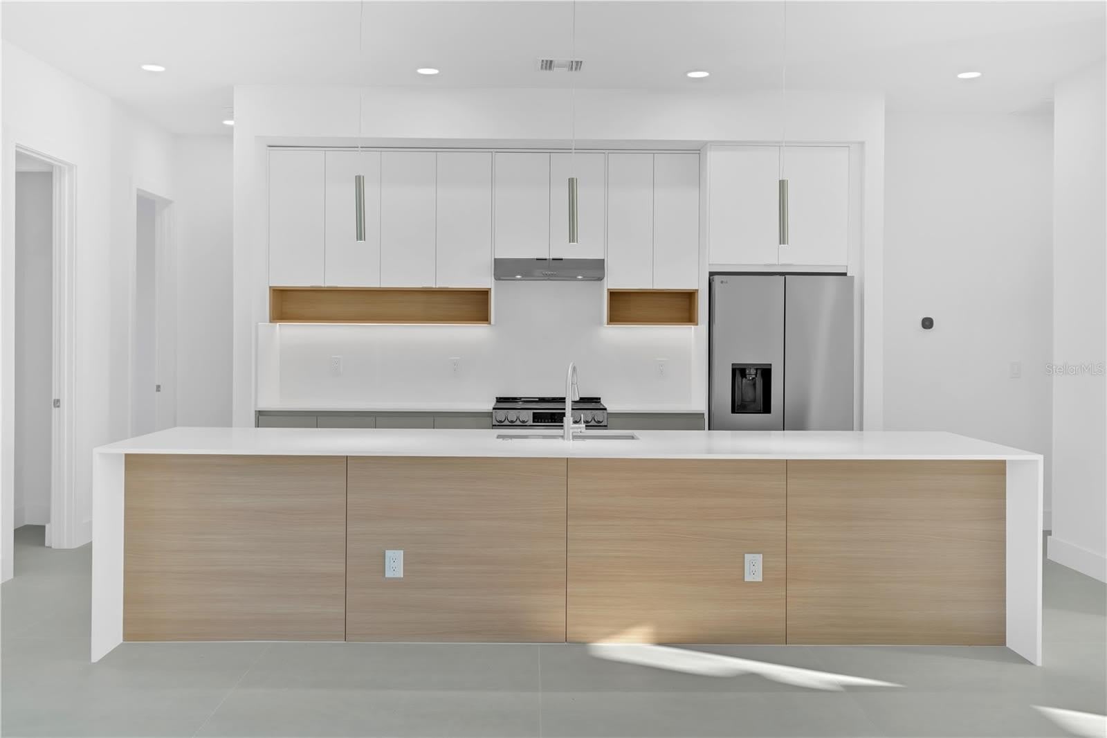 10065 MEMPHIS Street – photo 5