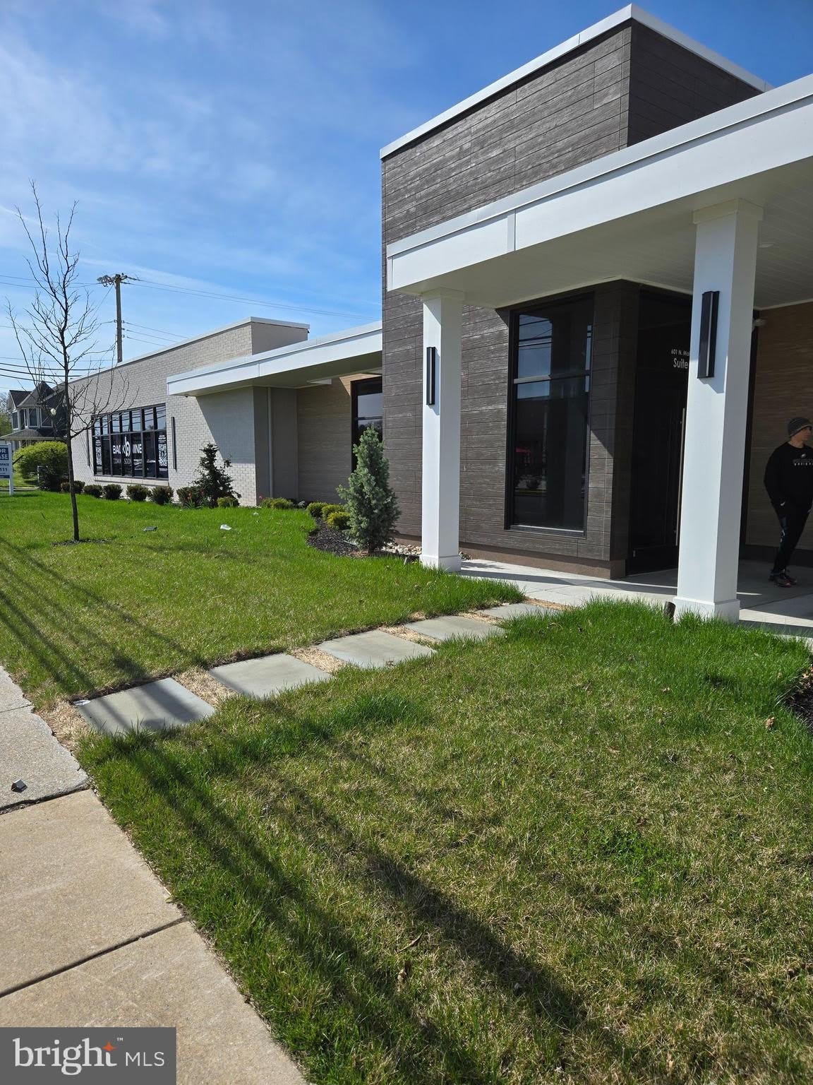601 N MAIN Street N – photo 2