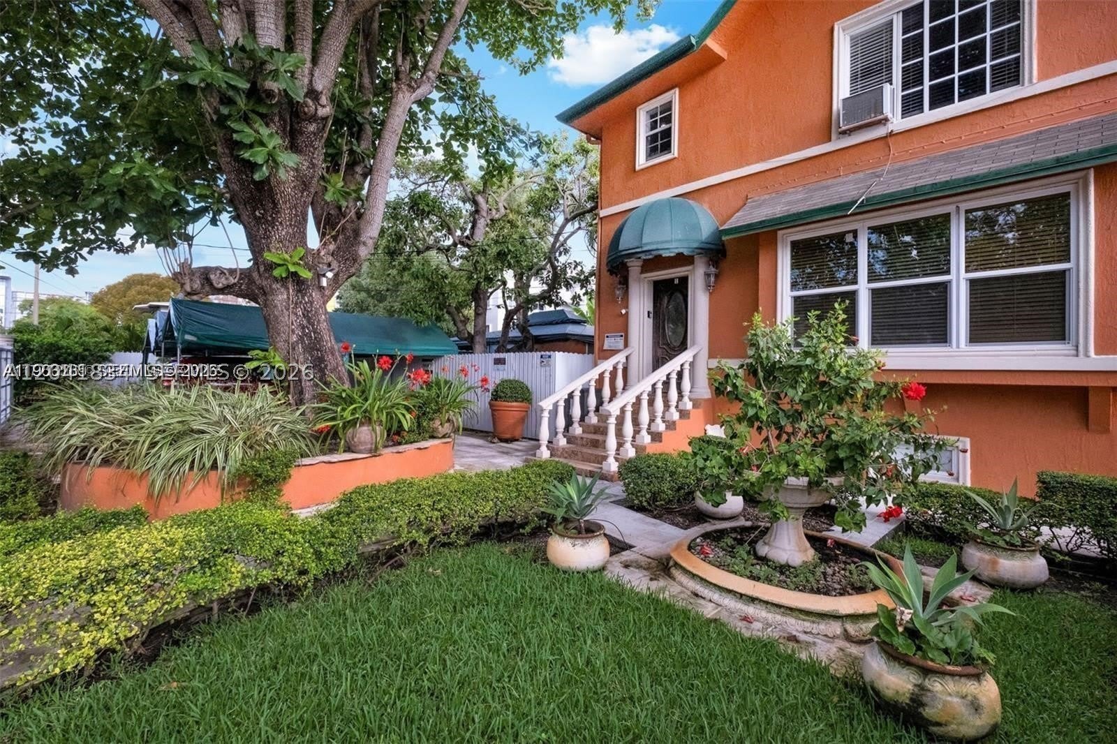 1033 NW 6th St – photo 2