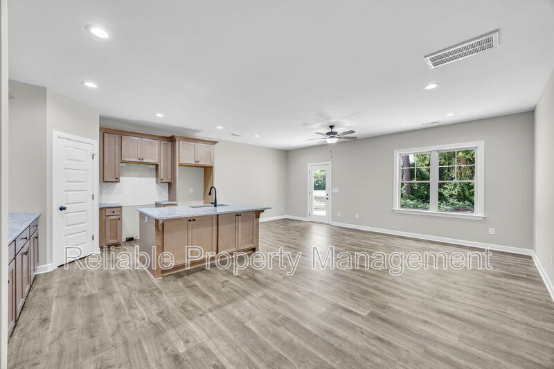 513 B H Parrish Rd – photo 4