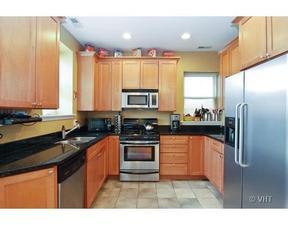 MUST SEE! BEAUTIFUL, 2 BED/2 BATH3rd FL LAUNDRY, GATED PARKING, FIREPLACE, LOCATED E. GARFIELD PARK! – photo 2