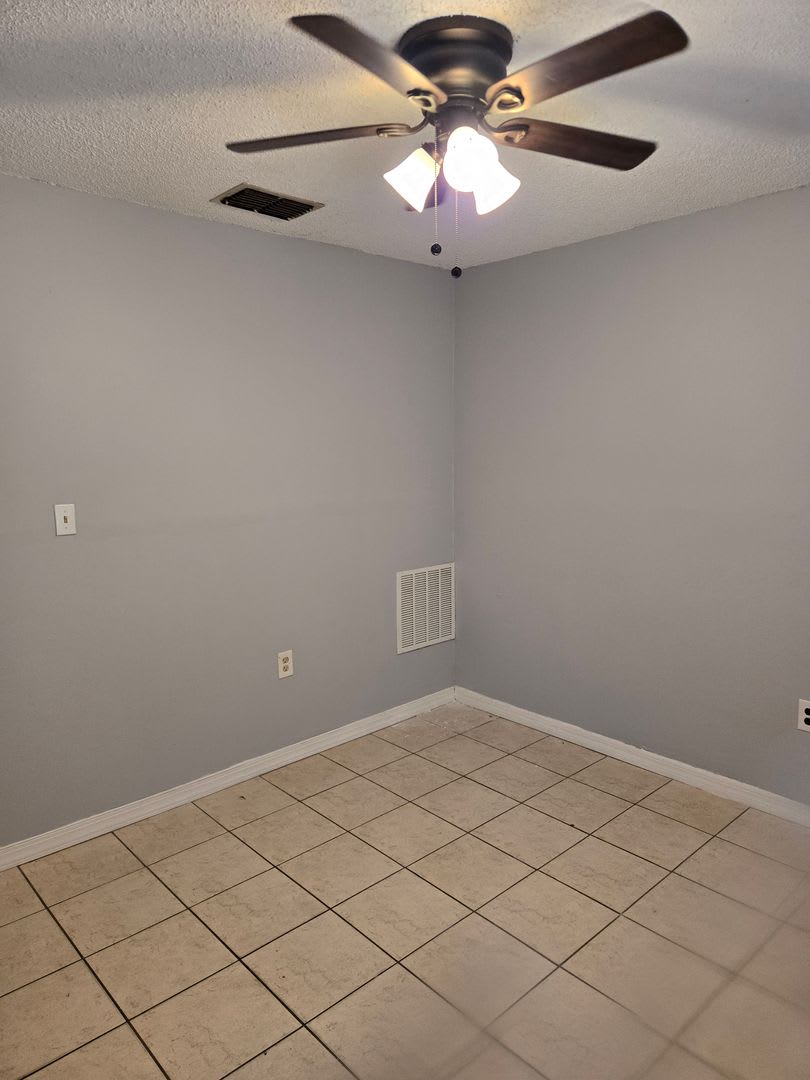2 BED / 1 BATH DUPLEX (MOVE IN SPECIAL 1/2 OFF 1ST MONTH'S RENT) – photo 5