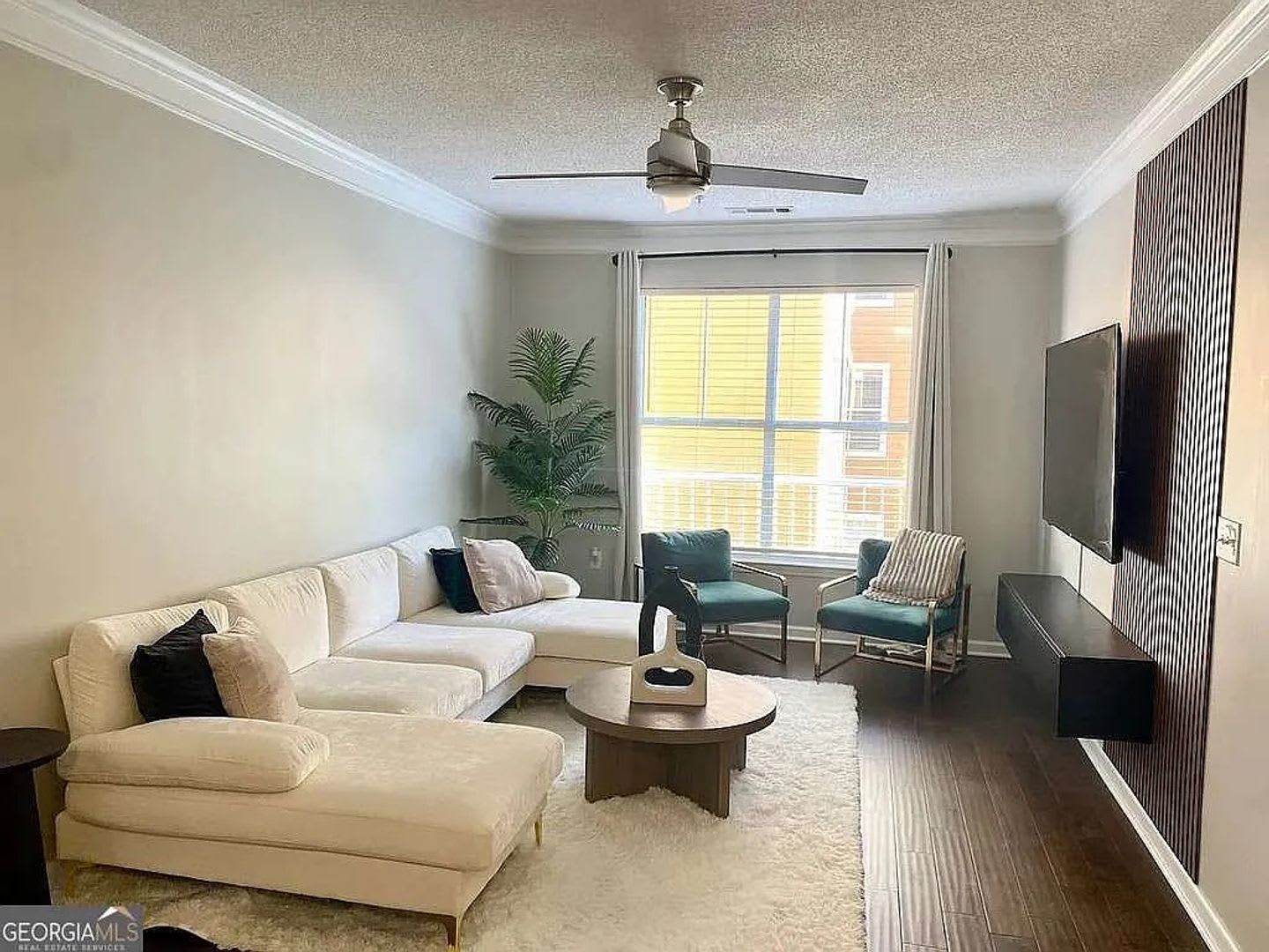 Room in 2 Bedroom Home at Perimeter Summit Blvd – photo 2