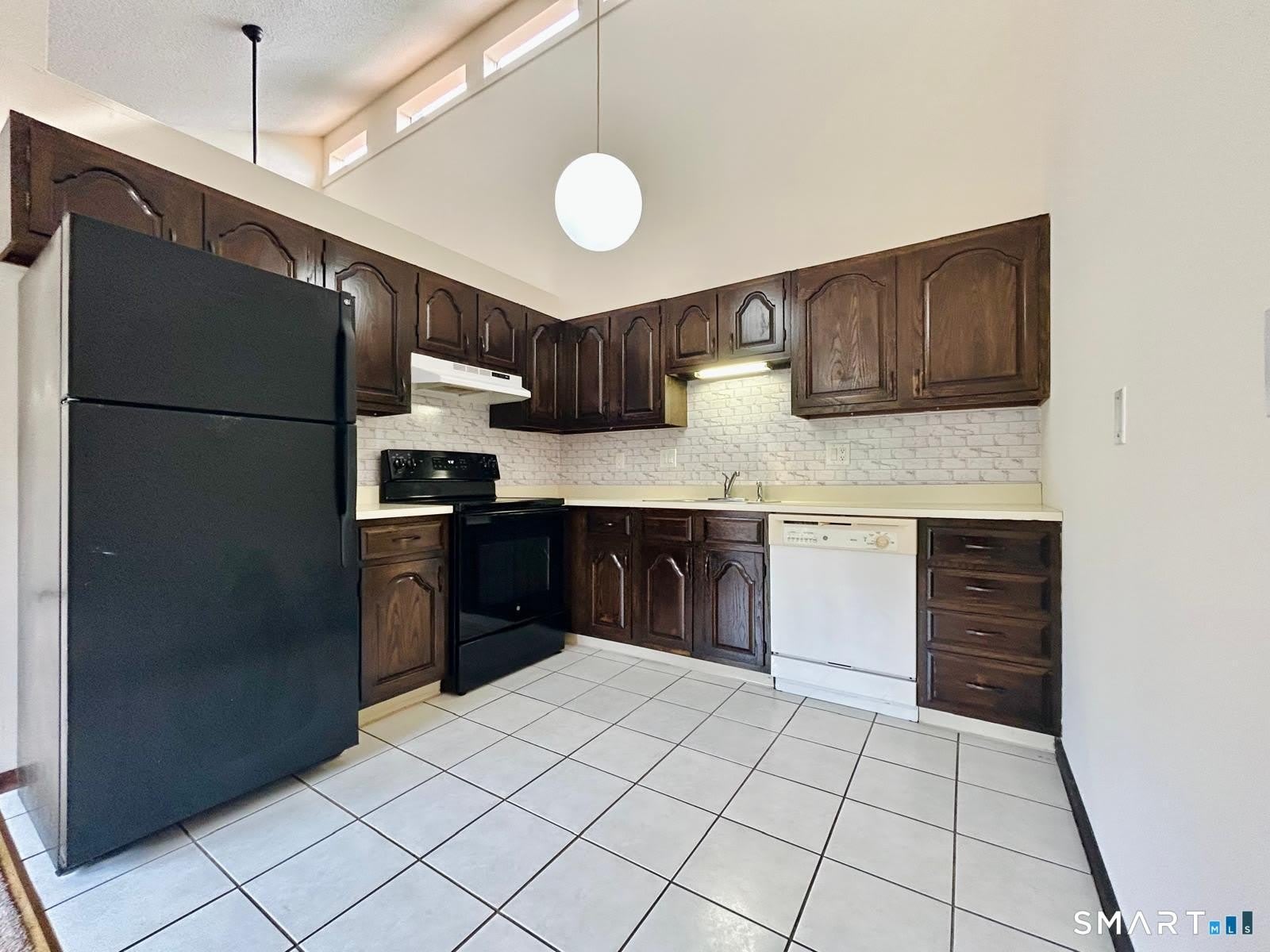 118 Osborne Street – photo 5