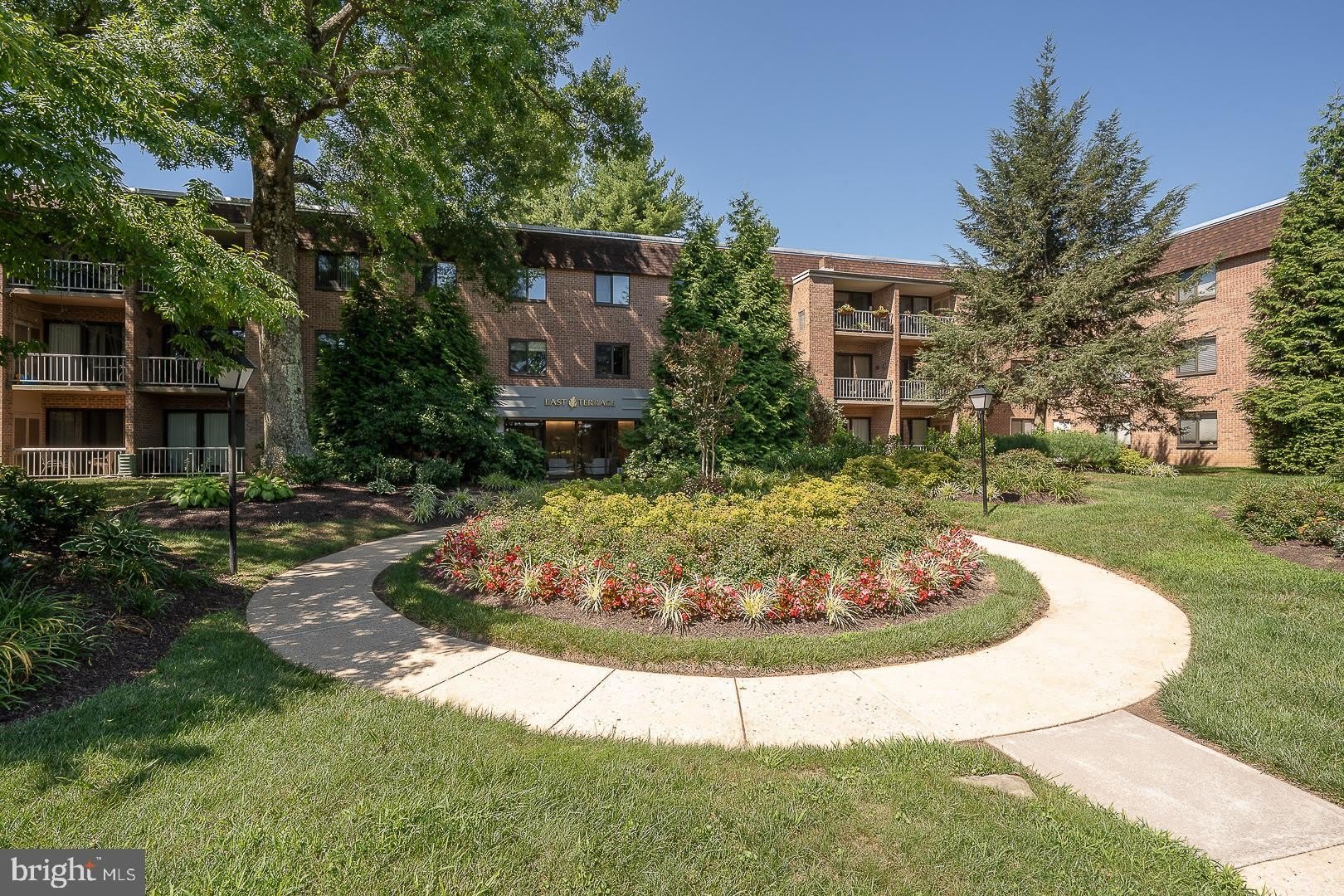 1650 OAKWOOD Drive – photo 2