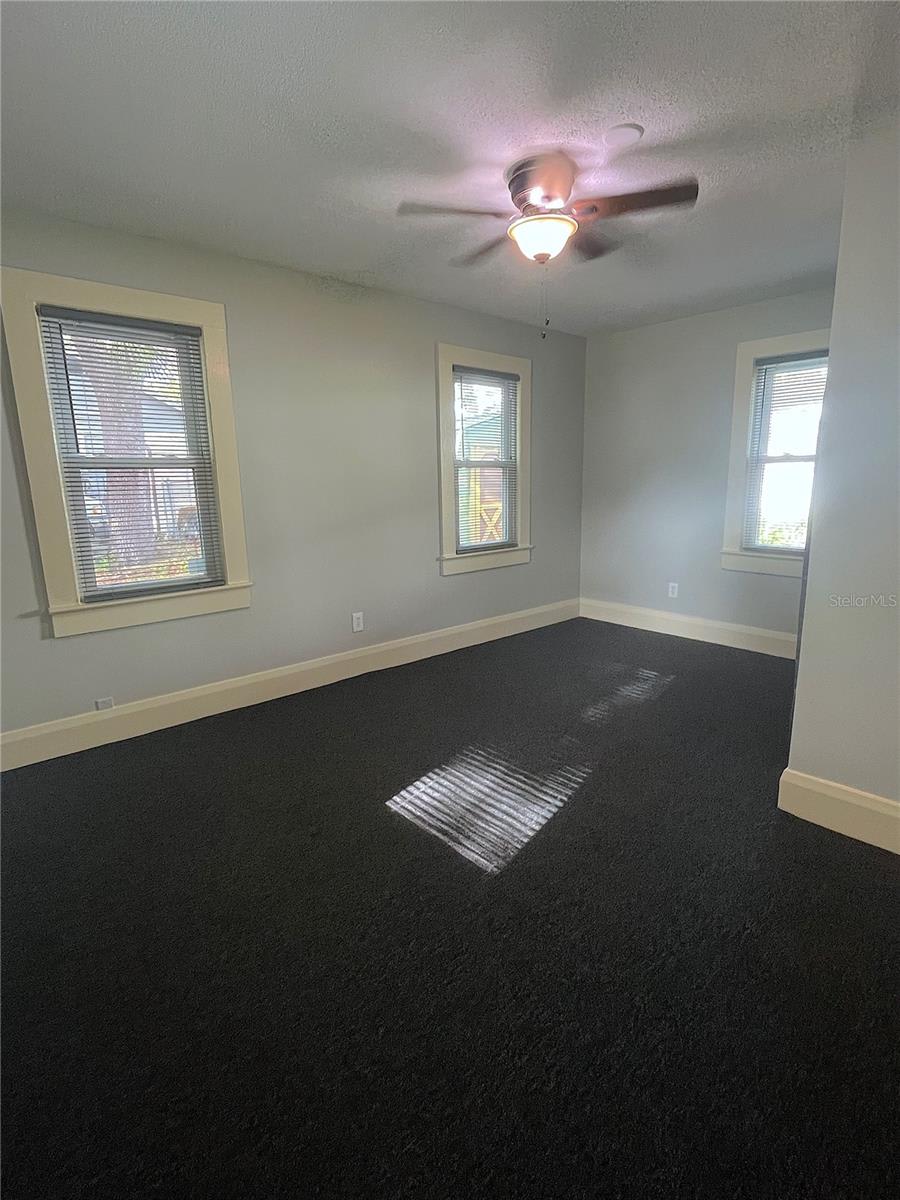 402 West Paris Street – photo 4
