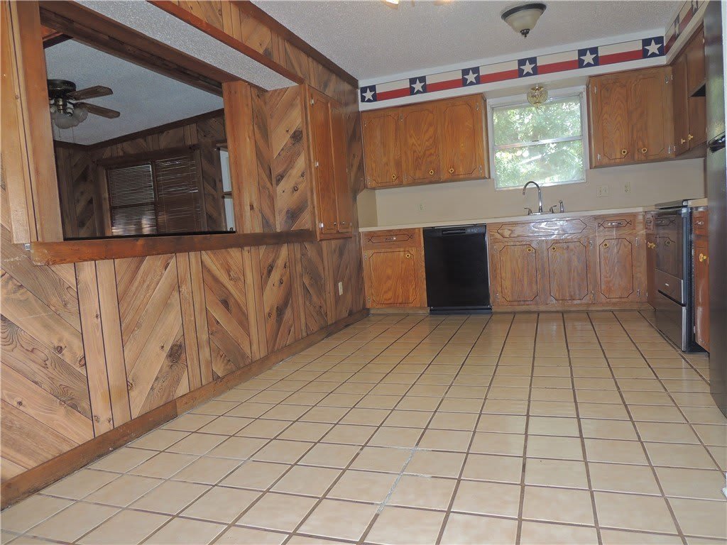 2187 Glenwood Drive – photo 4