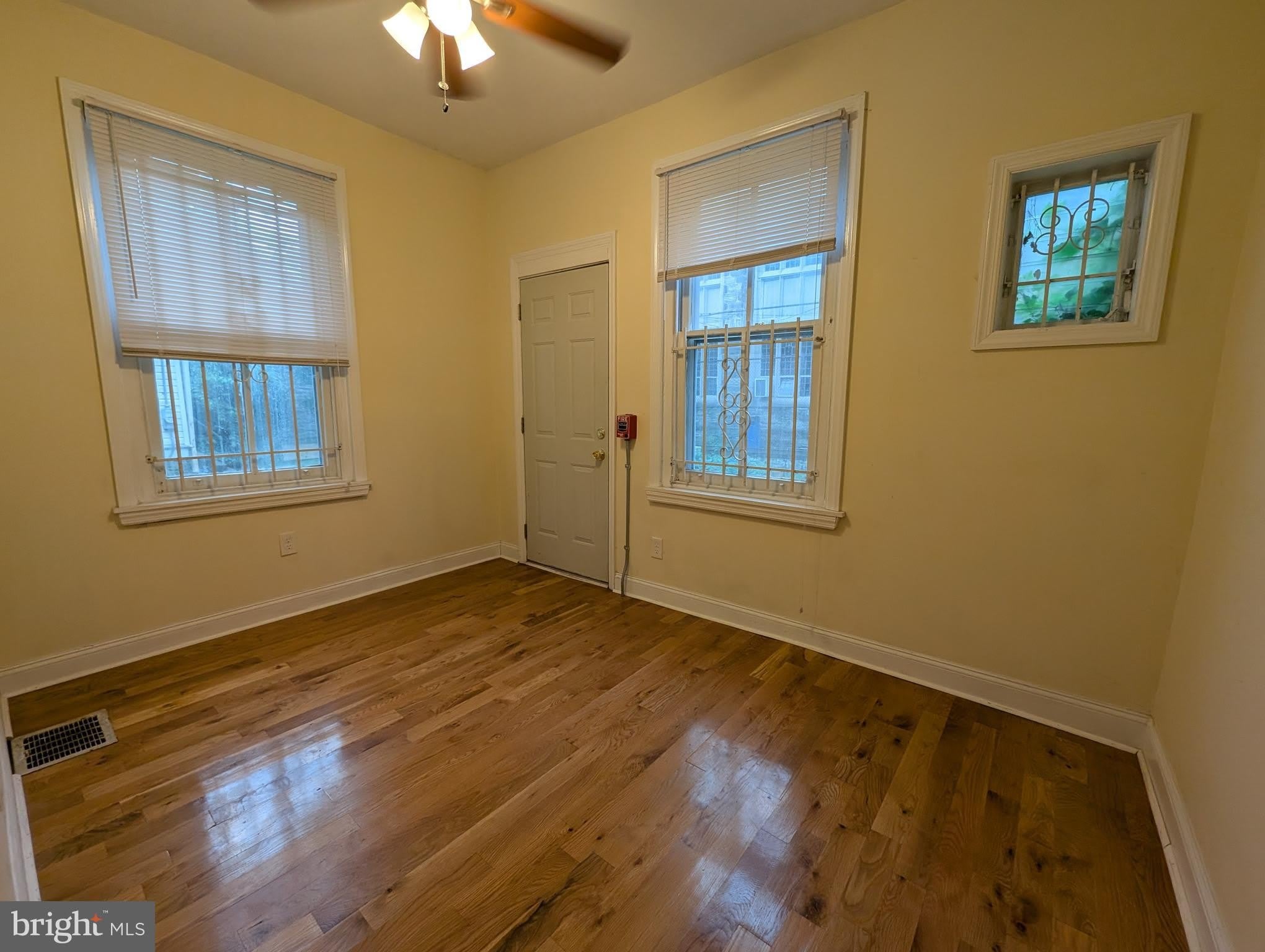 304 W SCHOOL HOUSE Lane – photo 2