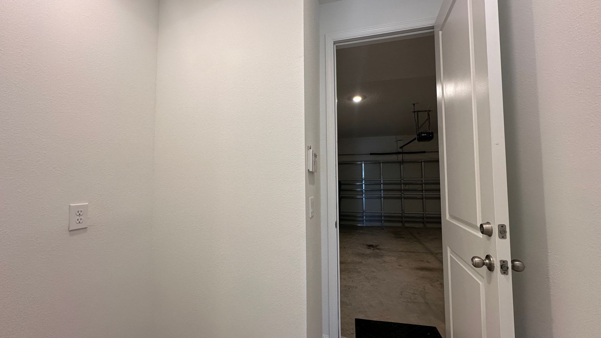 Stunning 3-Story Corner Unit with 3 Private Suites – photo 5