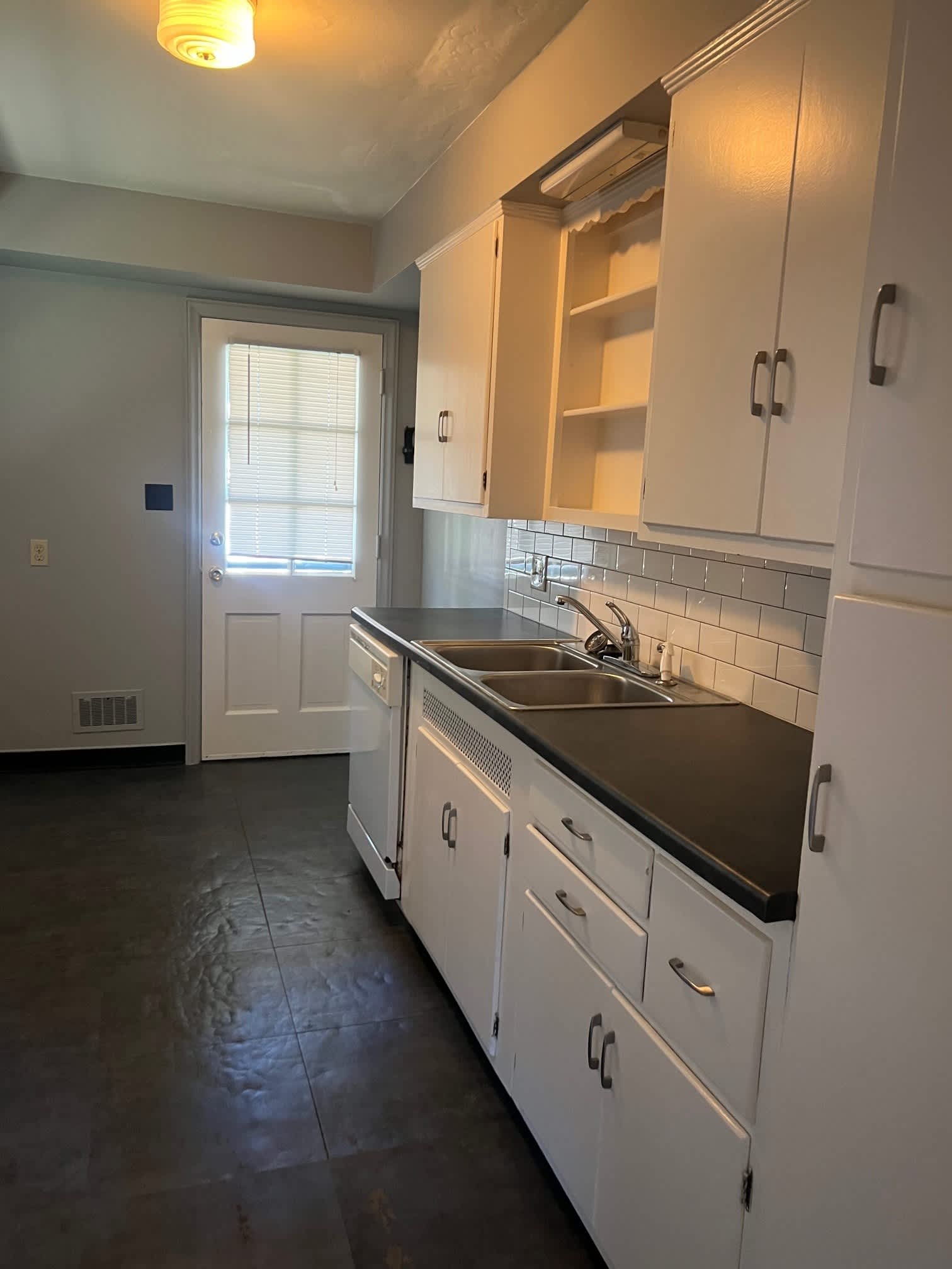 1597 Grandview Ave – photo 4