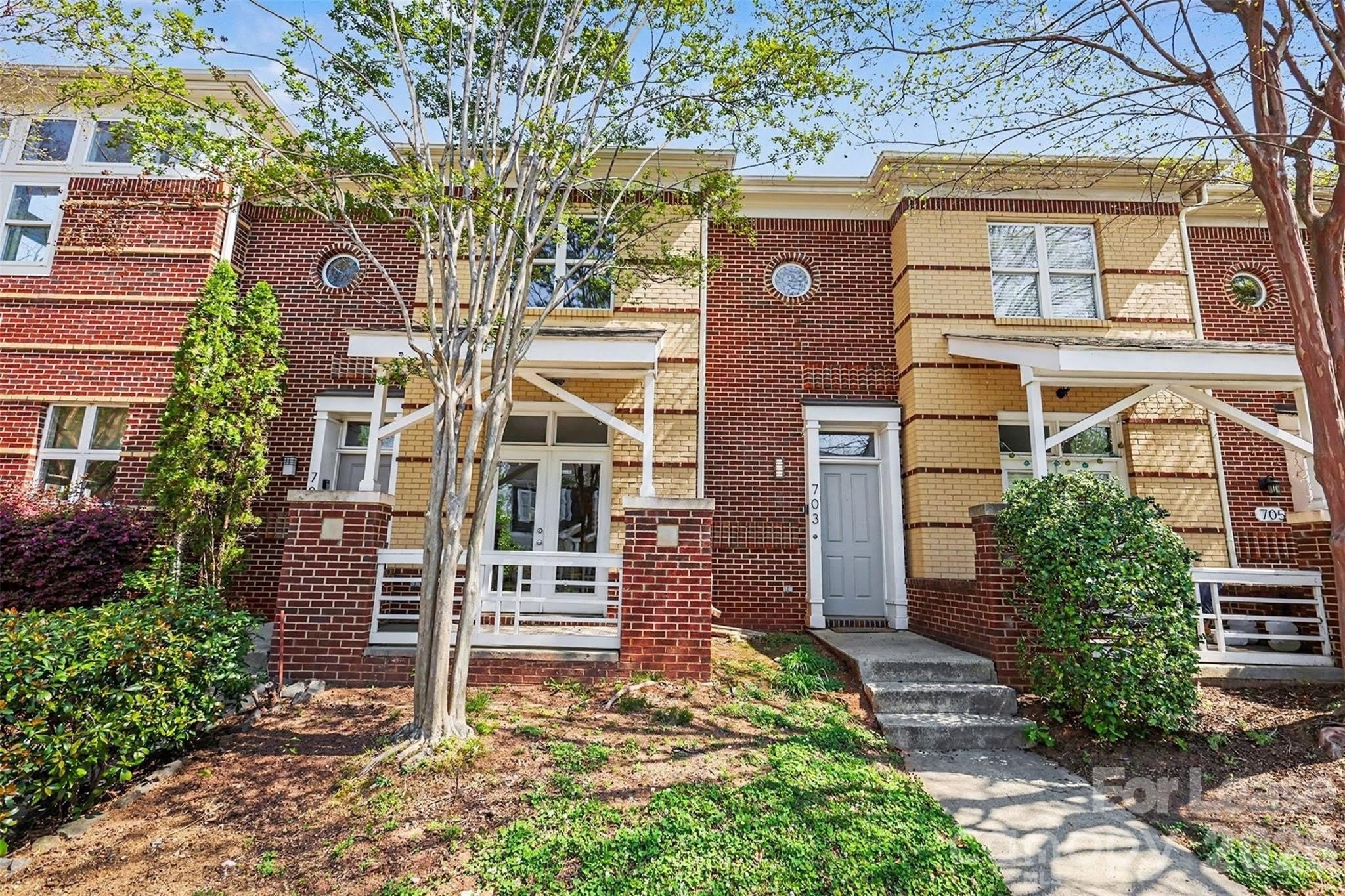 703 E 8th Street – photo 2