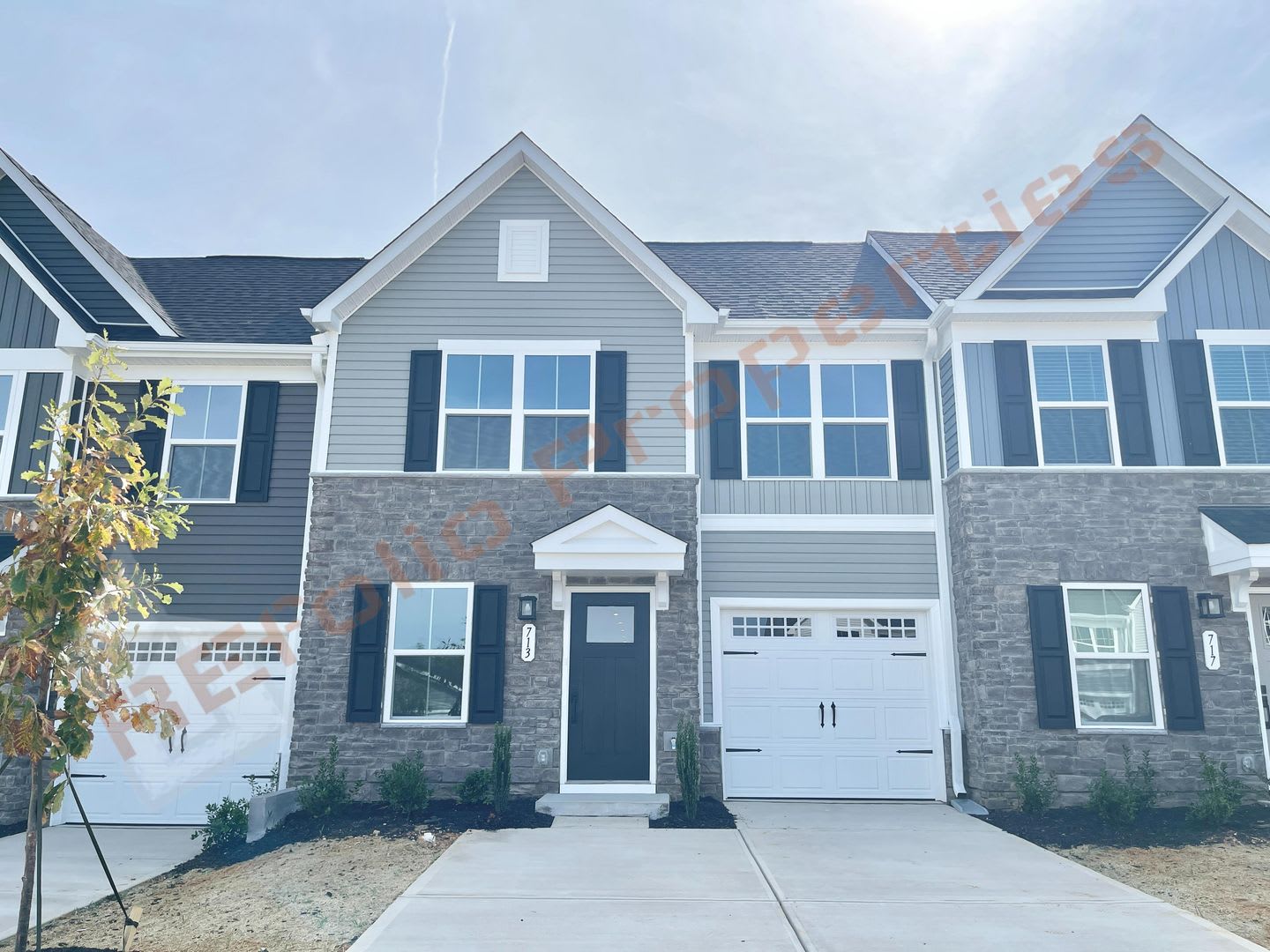 Beautiful 3 Bedroom 2 5 Bath Townhome With First Floor Primary Suite And 2 Parking Space In Rollman Farms Raleigh Available Now – photo 1