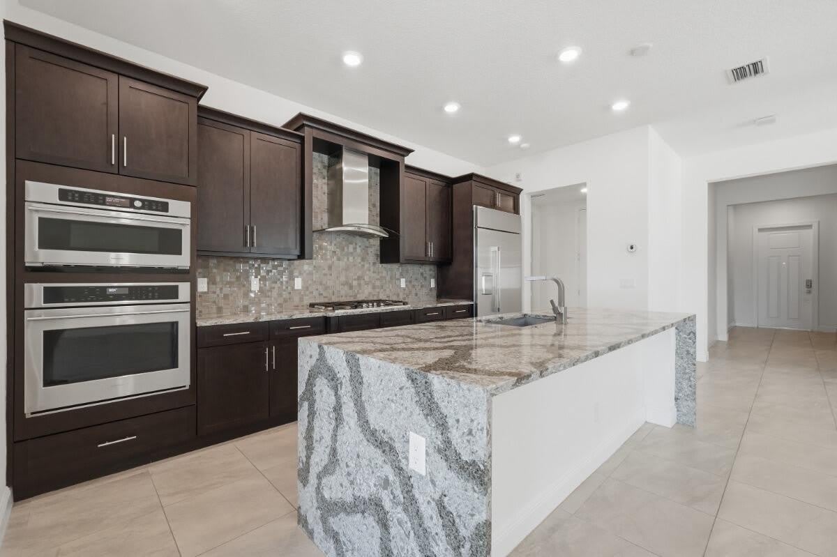 11760 Bayview Circle – photo 2