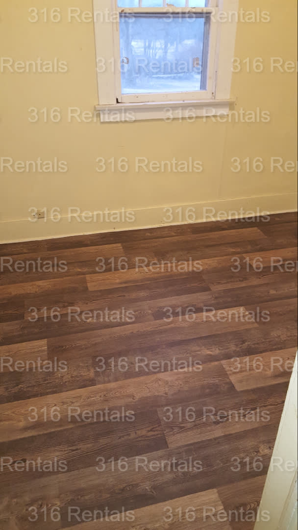 775 2 Bed 1 Bath Single Family Home – photo 2