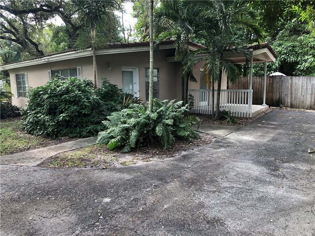 1131 SE 2ND Avenue – photo 1