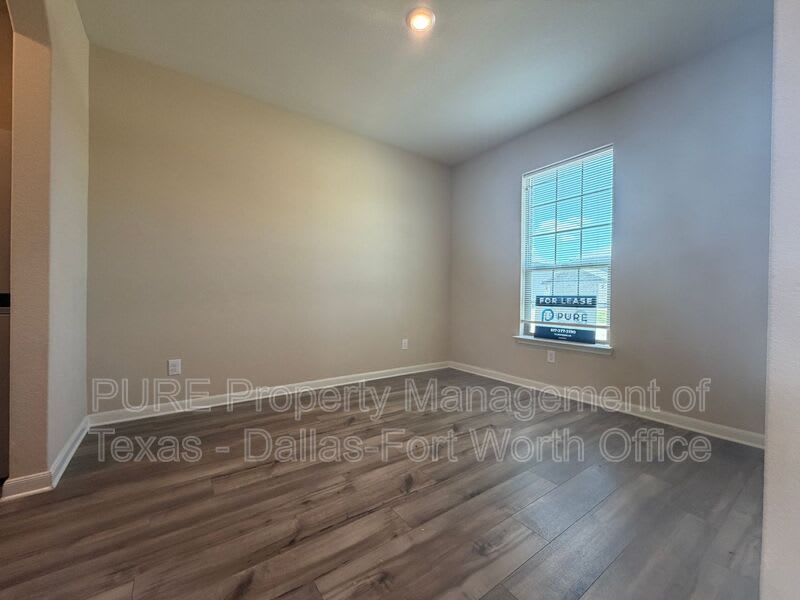 315 Honeysuckle Lane – photo 3