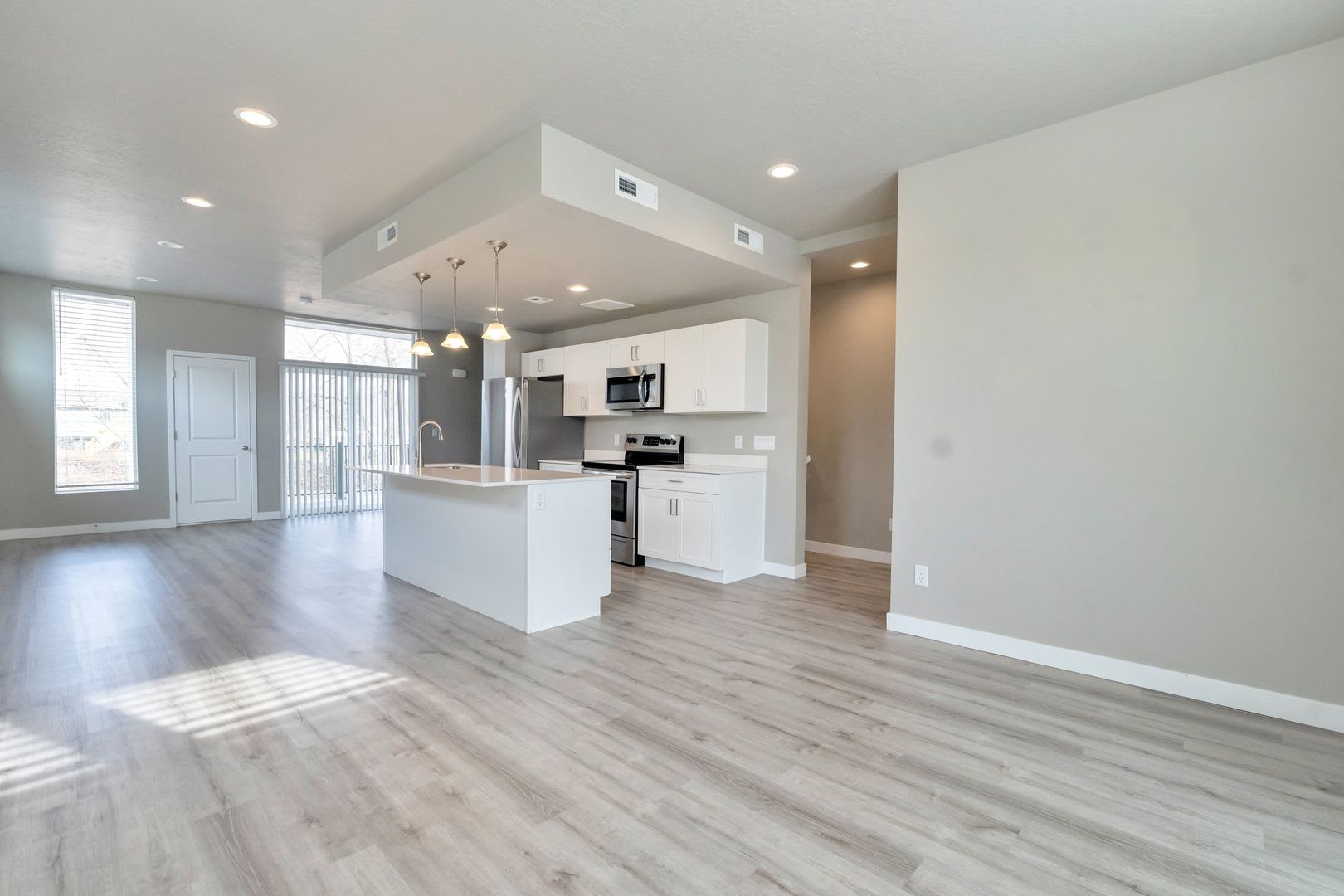 Beautiful 4 Bed 3 Bath Townhome In Great Clearfield Location Available Now – photo 5