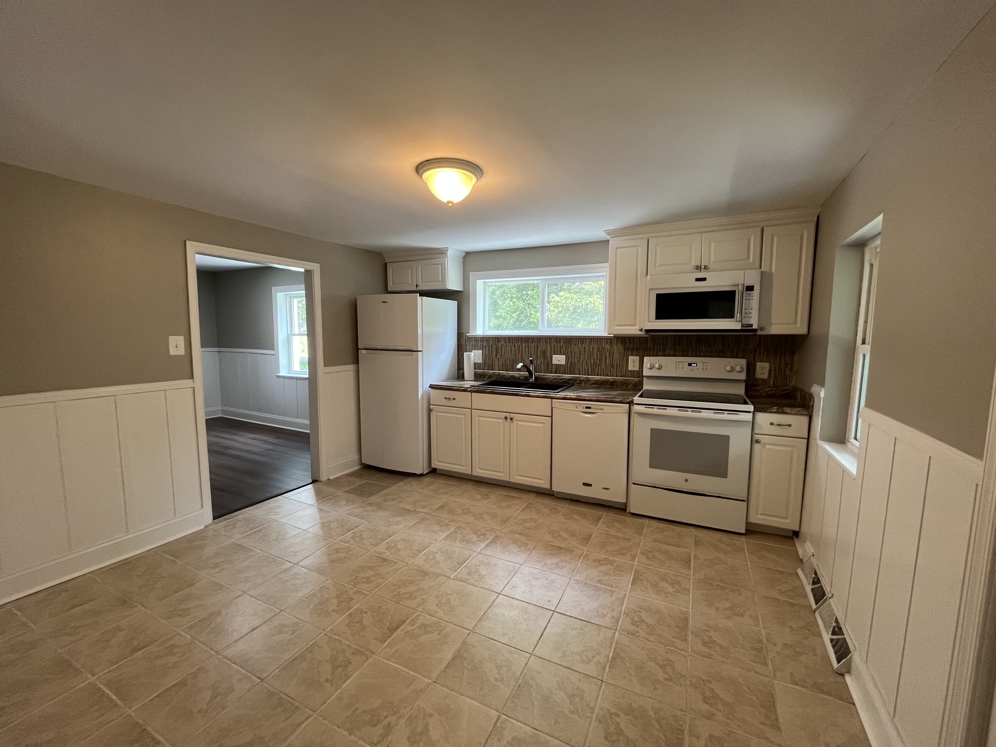 312 W Moler Avenue – photo 5