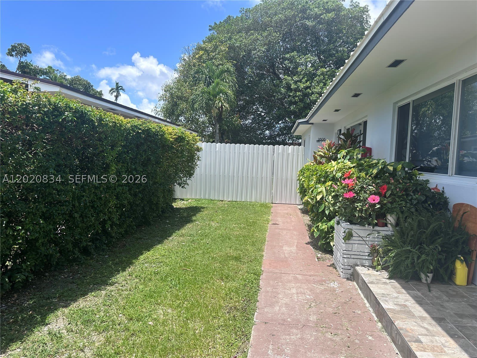 2806 SW 35th Ave – photo 3